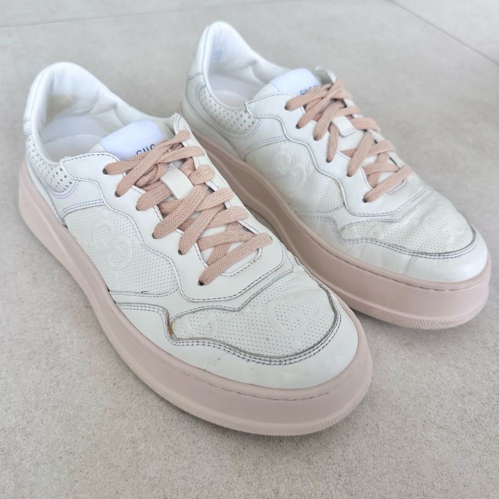 Gucci White Jumbo GG Embossed Leather Low Top Sneakers size EU 39.5 US 9.5